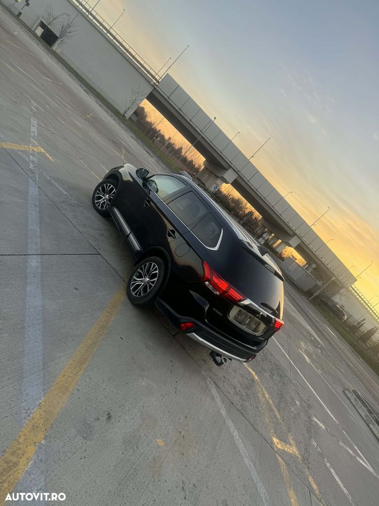 Mitsubishi Outlander - 11