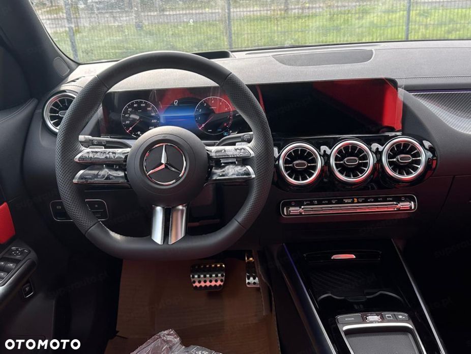 Mercedes-Benz GLA 200 AMG Line - 9