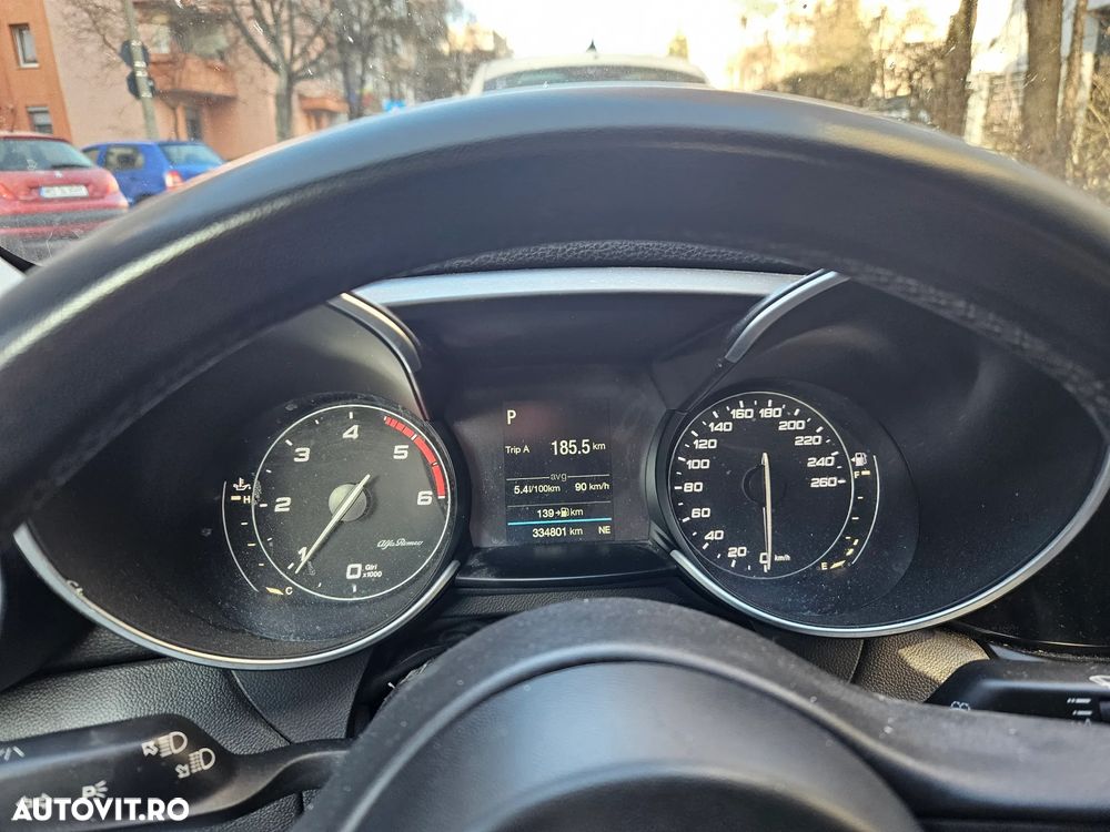 Alfa Romeo Giulia 2.2 JTDM Aut. - 10