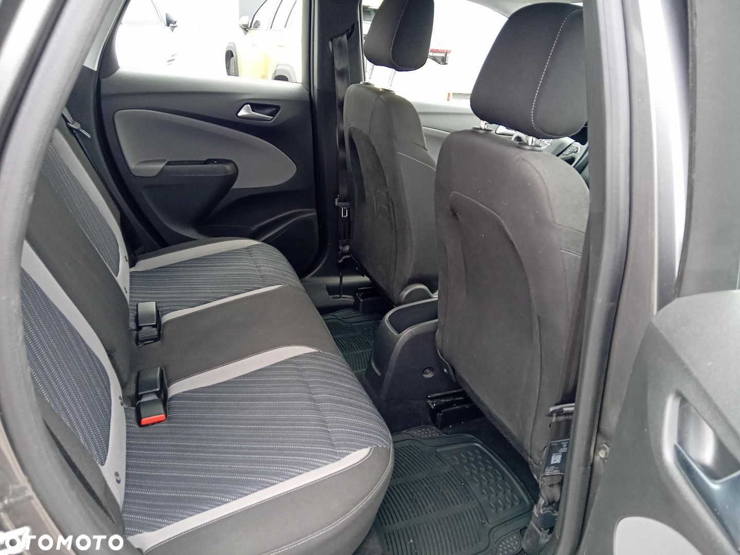 Opel Crossland X - 12