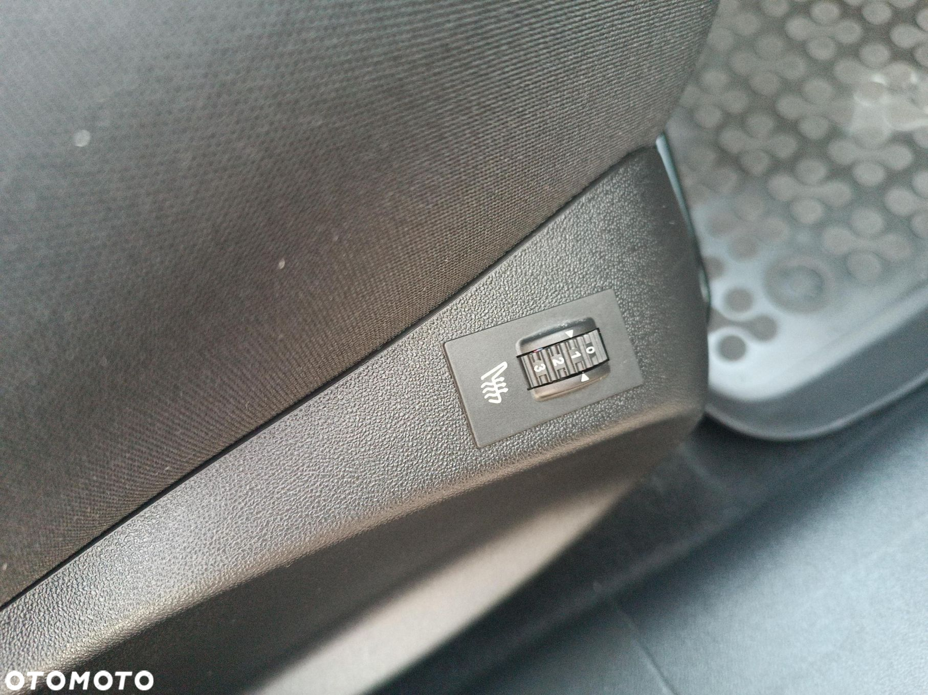 Peugeot 208 1.2 PureTech GPF Allure S&S EAT6 - 19