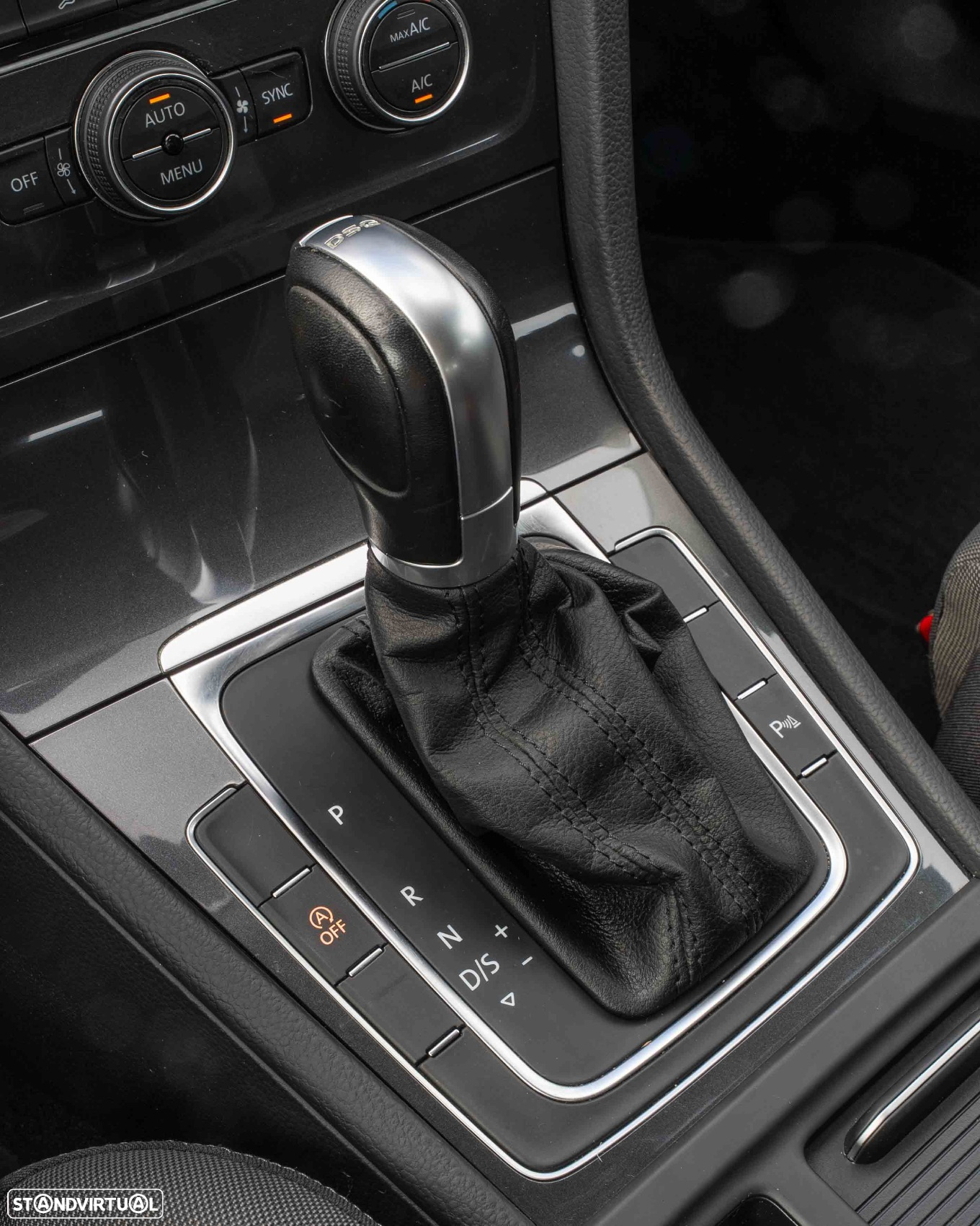 VW Golf Variant 1.6 TDi Highline DSG - 31