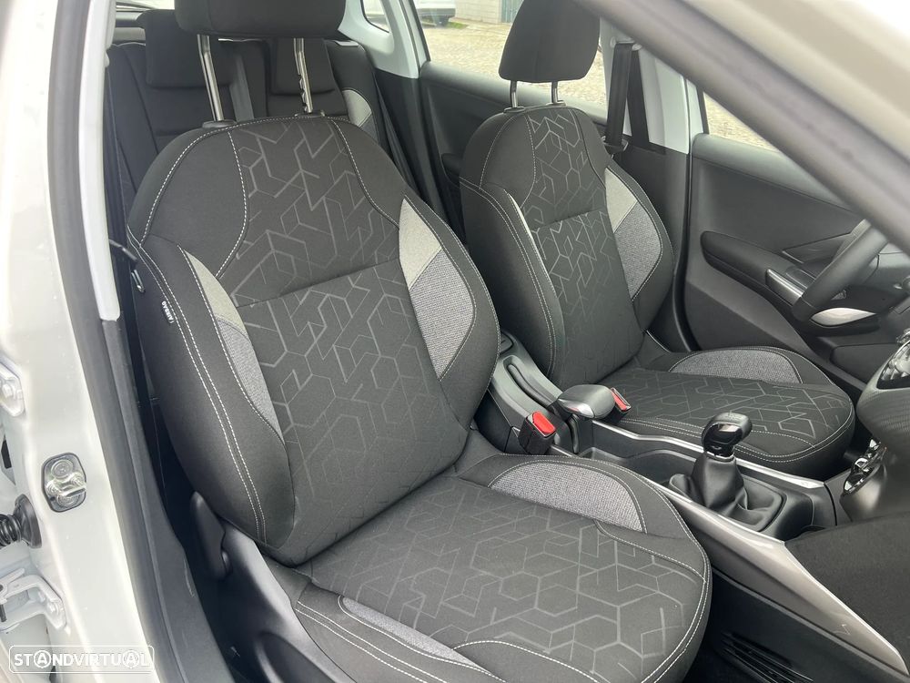 Peugeot 2008 1.2 VTi Active - 24