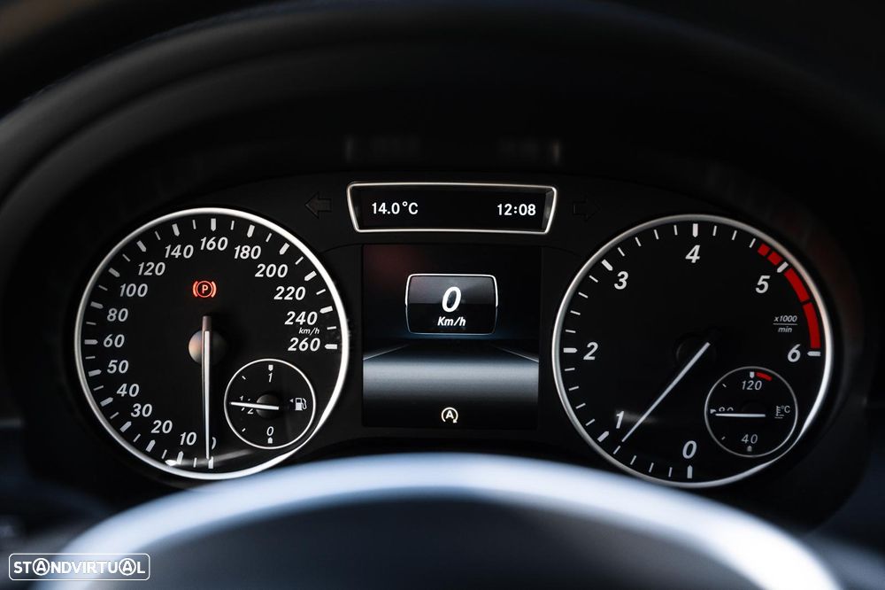 Mercedes-Benz GLA 180 CDI Urban - 13