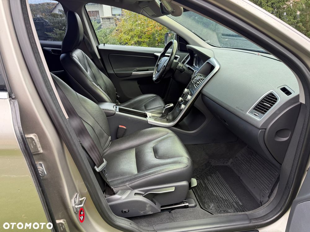 Volvo XC 60 D4 AWD Momentum - 6