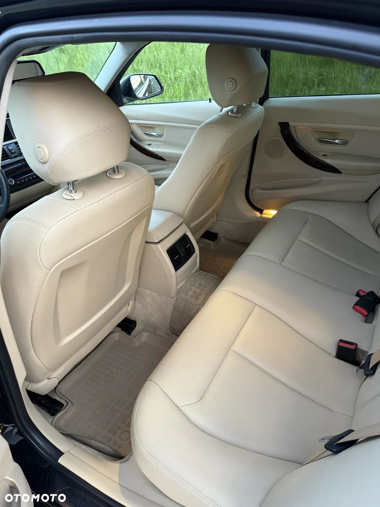 BMW Seria 3 320i - 13