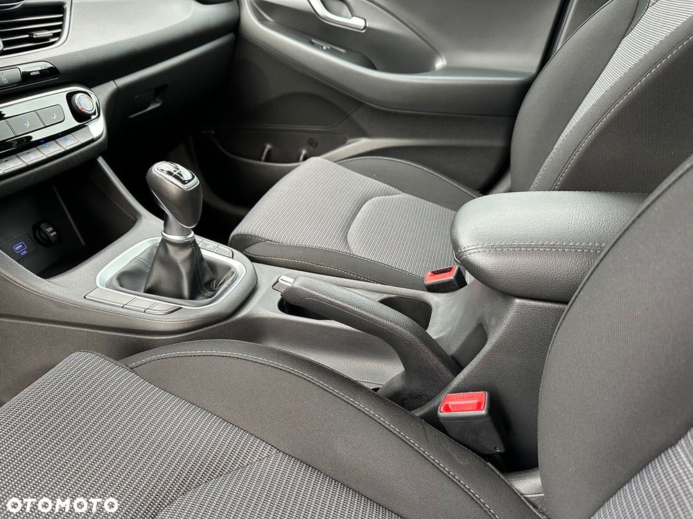 Hyundai i30 1.5 DPI Classic + - 27