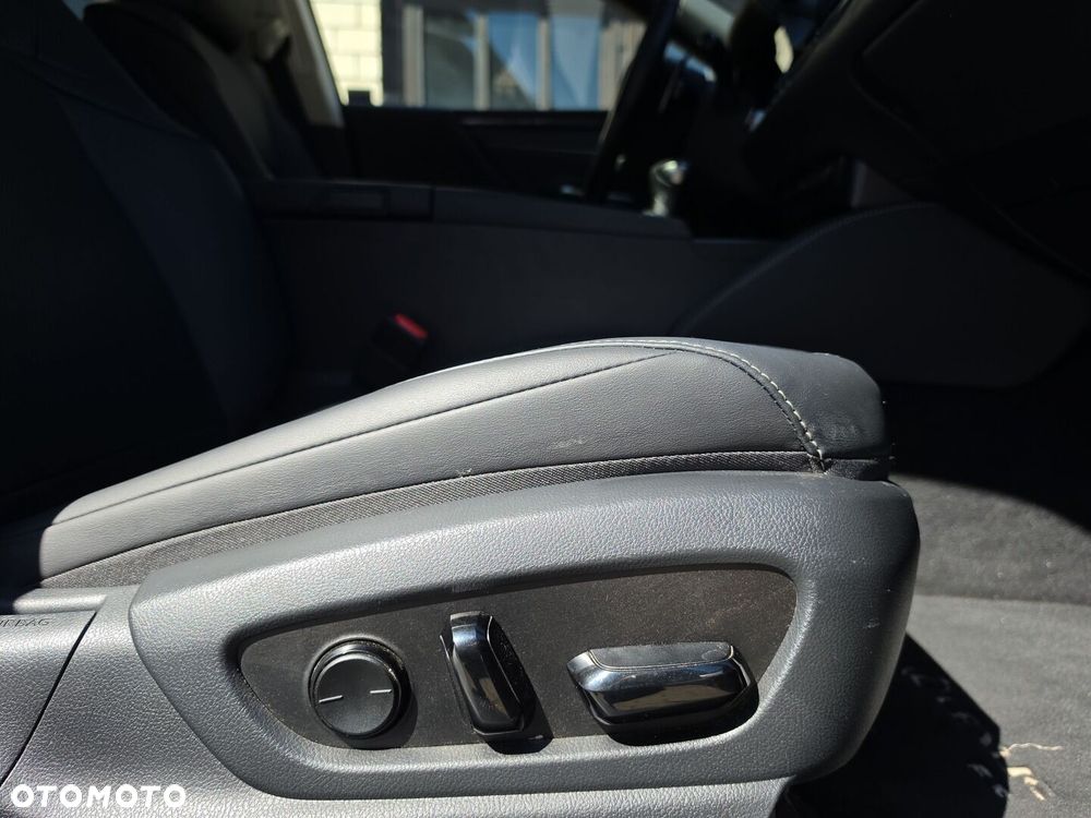 Lexus ES 300h Business Edition - 24