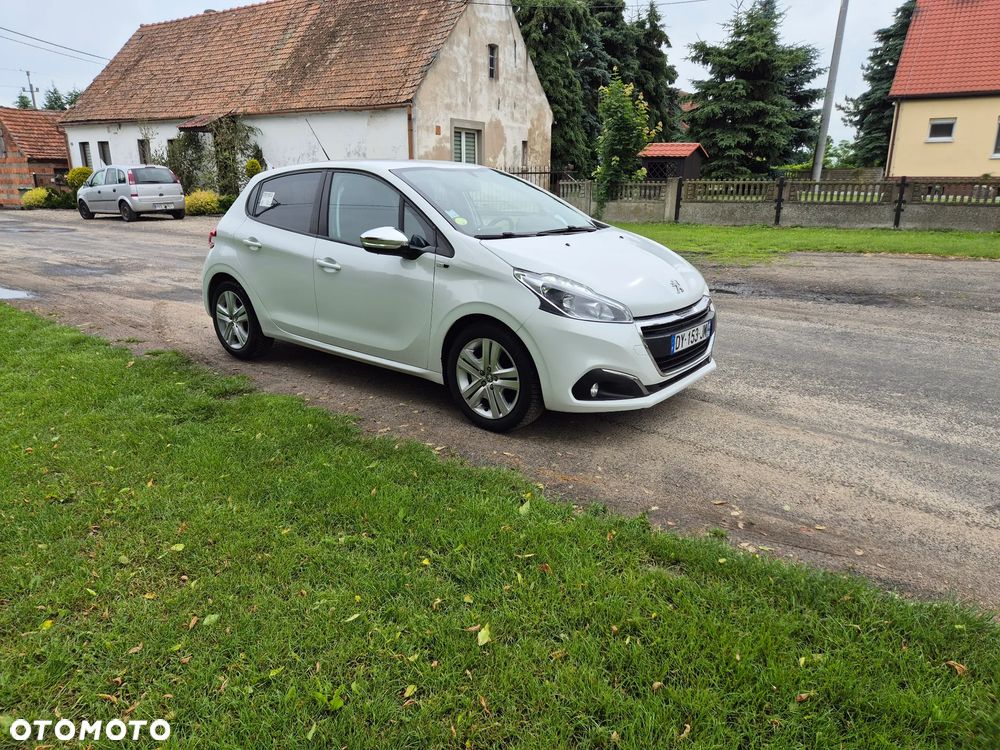 Peugeot 208 - 4