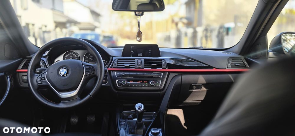 BMW Seria 3 318d DPF Edition Sport - 20