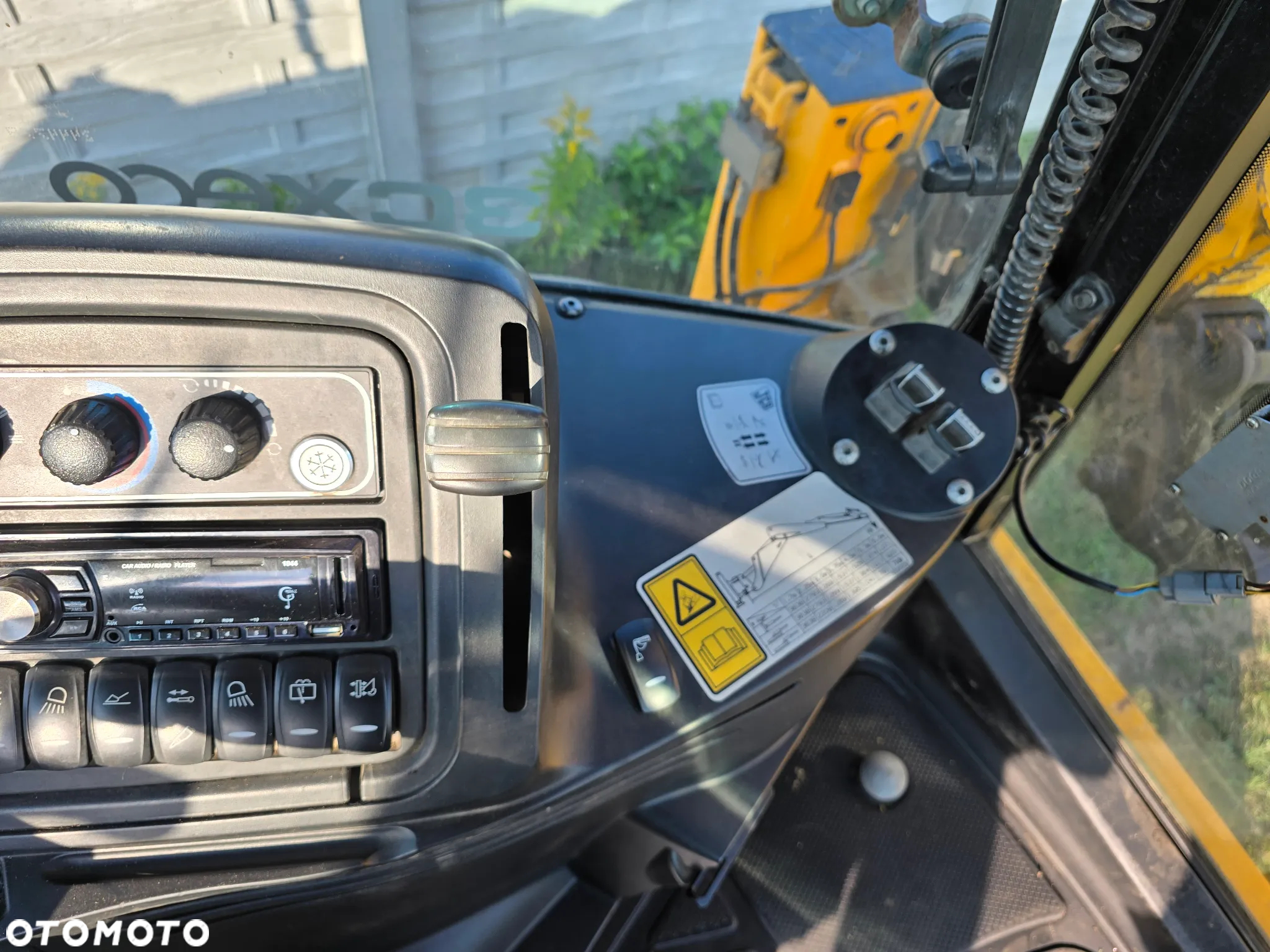 JCB - 8