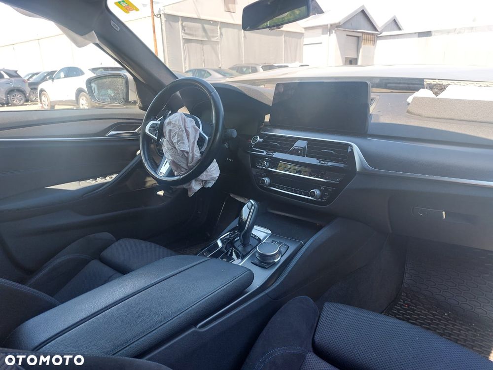 BMW Seria 5 520d xDrive MHEV M Sport sport - 12