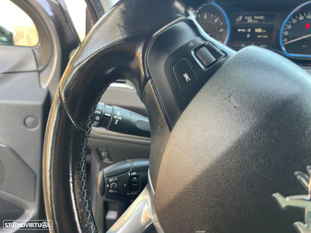 Peugeot 2008 1.6 BlueHDi Allure - 29