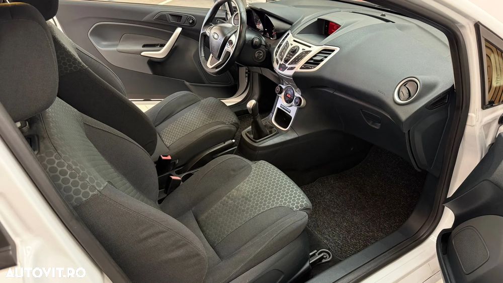 Ford Fiesta 1.6 TDCI Ghia - 8