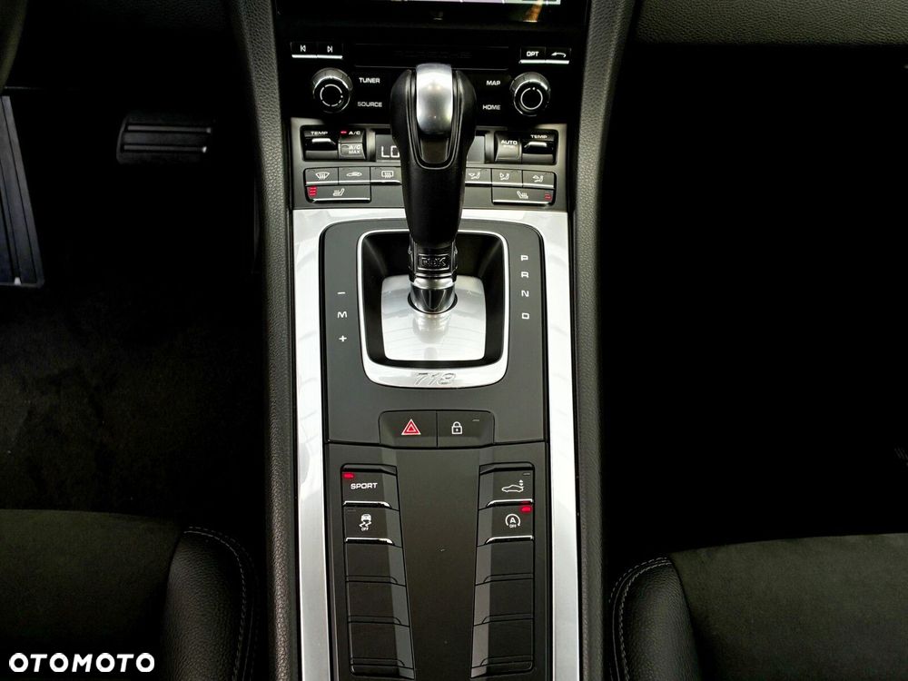 Porsche 718 Cayman - 30