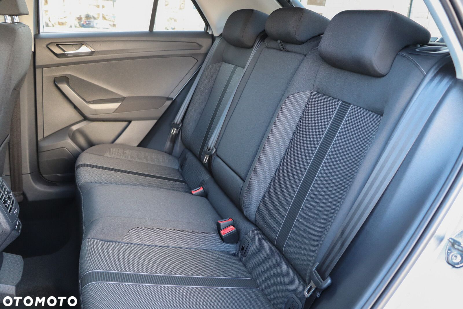 Volkswagen T-Roc - 12