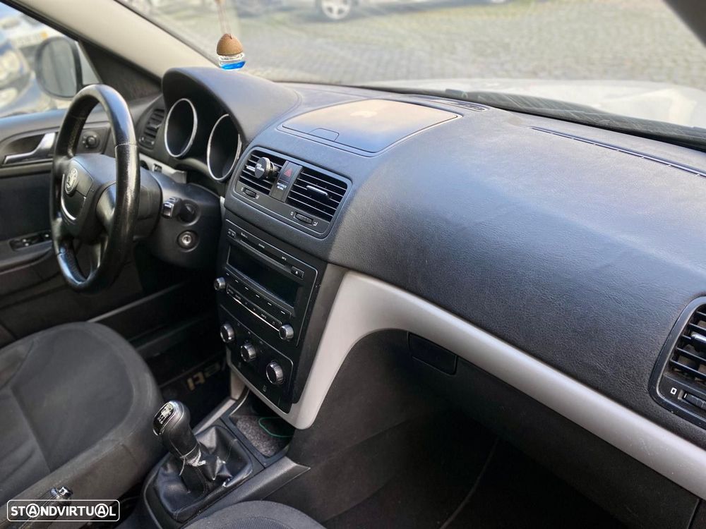 Skoda Yeti 2.0 TDI Active 4x4 - 24