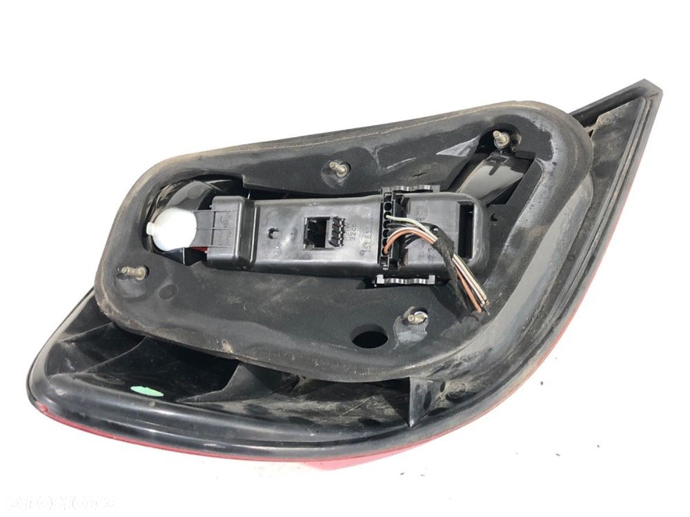 LAMPA PRAWY TYŁ  MERCEDES-BENZ KLASA C coupe (CL203) 2001 - 2011 C 200 Kompressor (203.742) 120 kW - 4