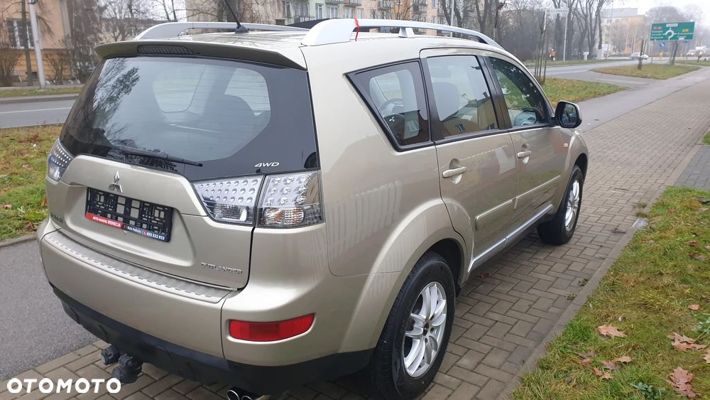 Mitsubishi Outlander 2.0 DI-D 4WD Invite - 3