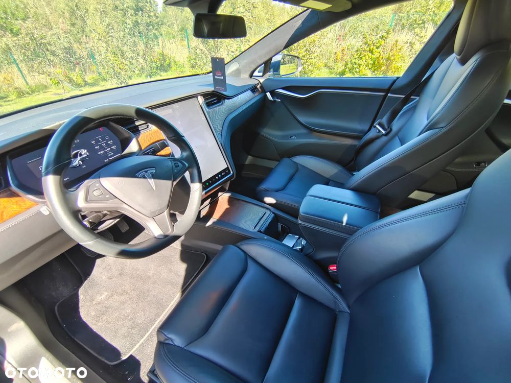 Tesla Model S - 19