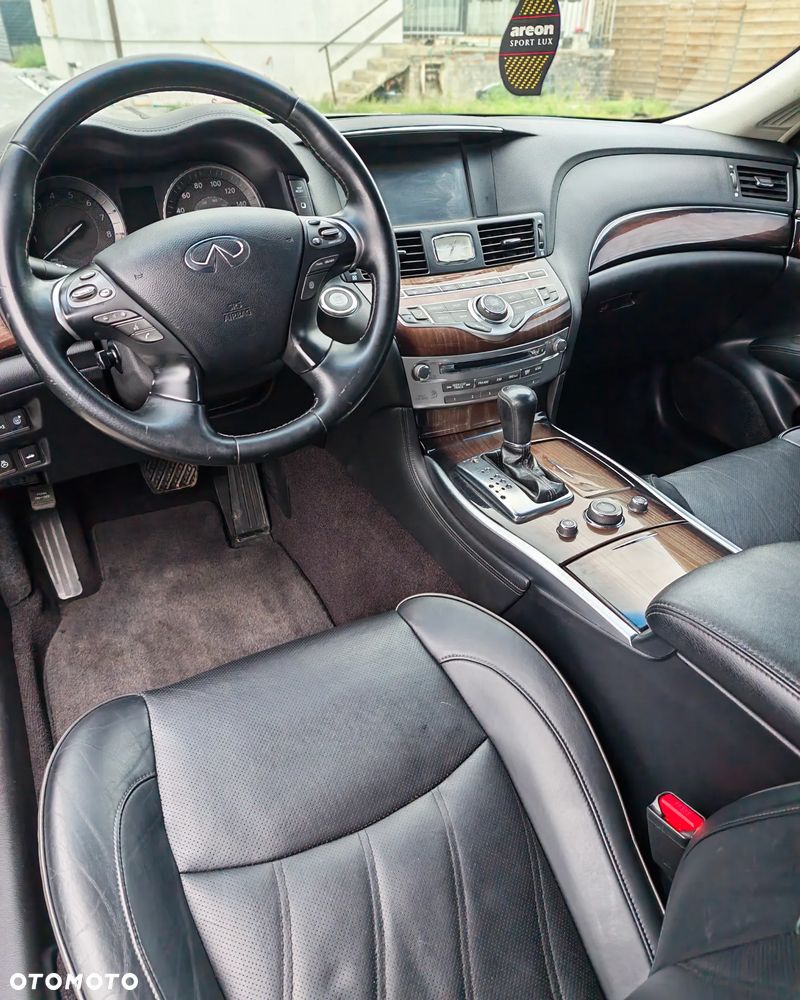 Infiniti Q70 - 2