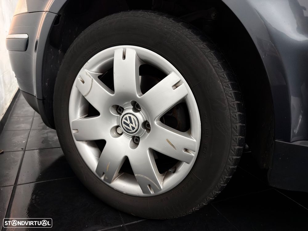 VW Passat 1.9 TDi Highline - 16