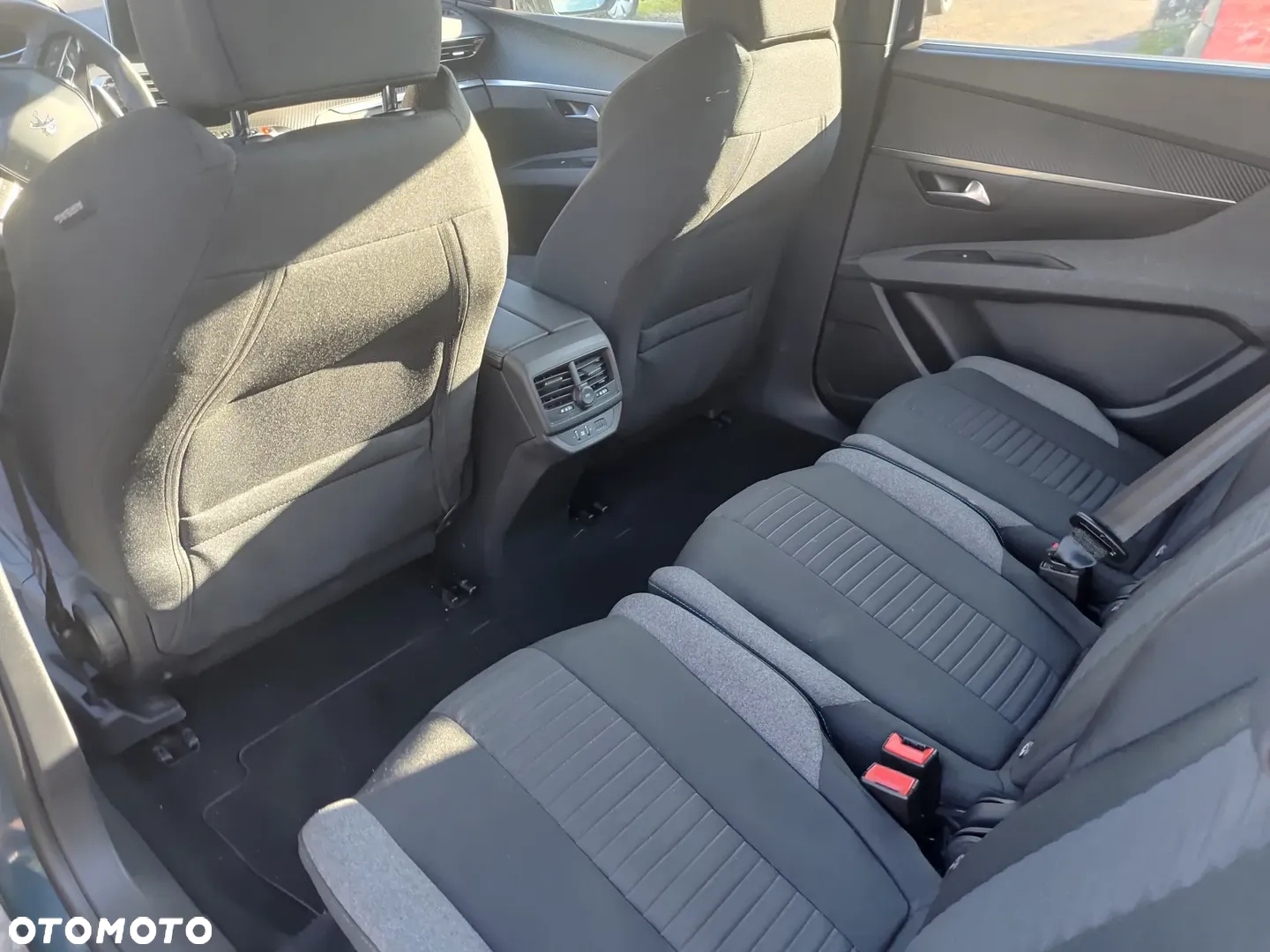 Peugeot 5008 1.2 PureTech Active S&S EAT8 - 16
