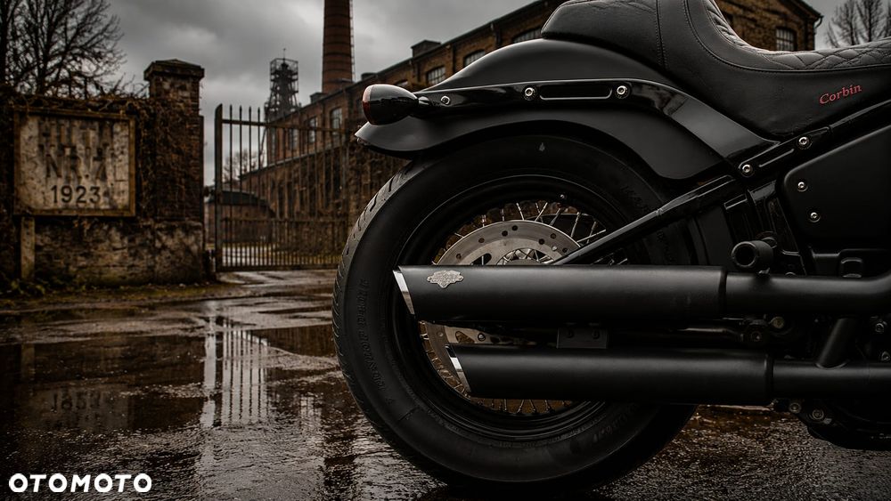 Harley-Davidson Softail Street Bob - 4