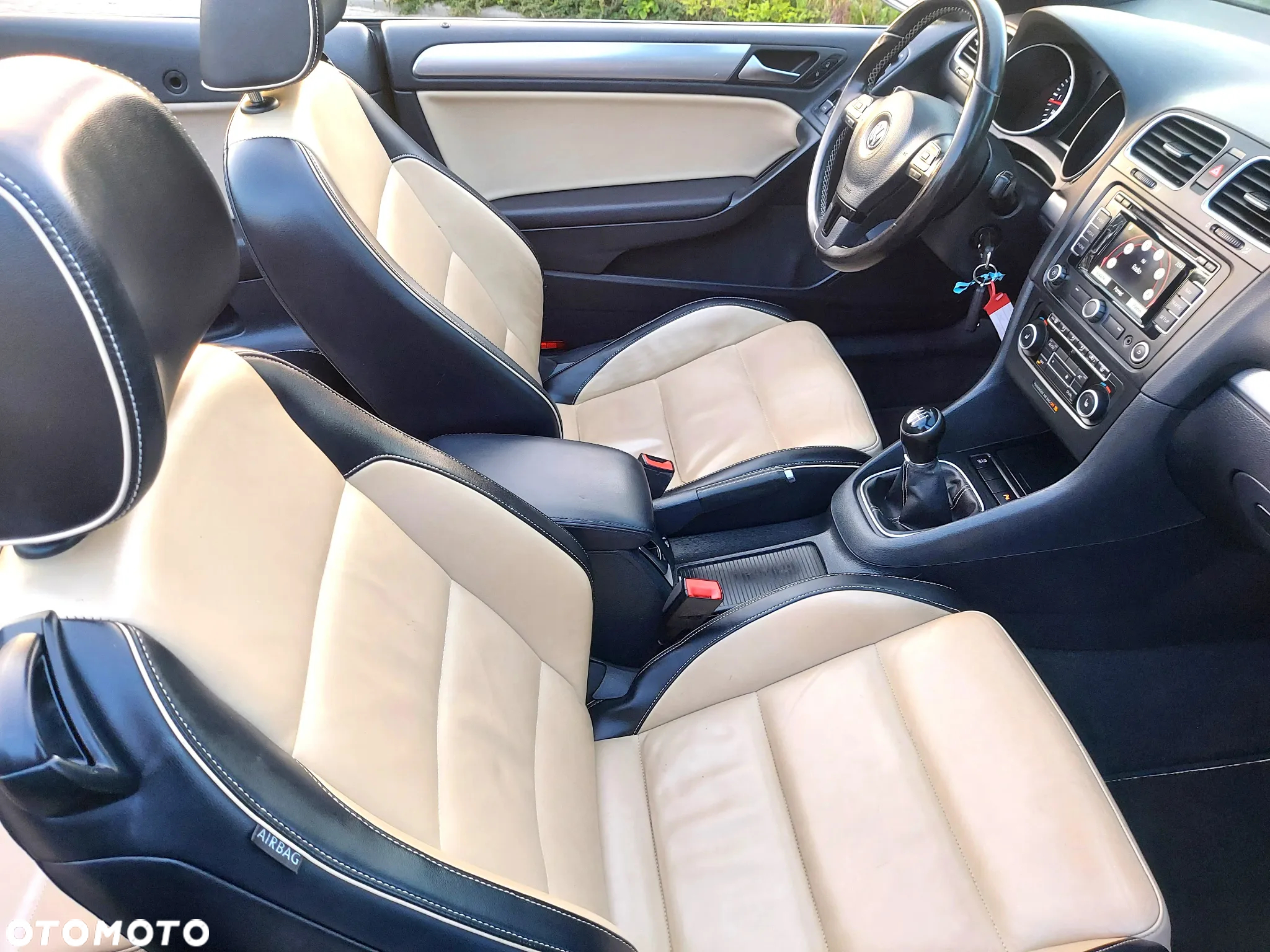 Volkswagen Golf Cabrio 2.0 TDI BlueMotion Technology Exclusive - 32