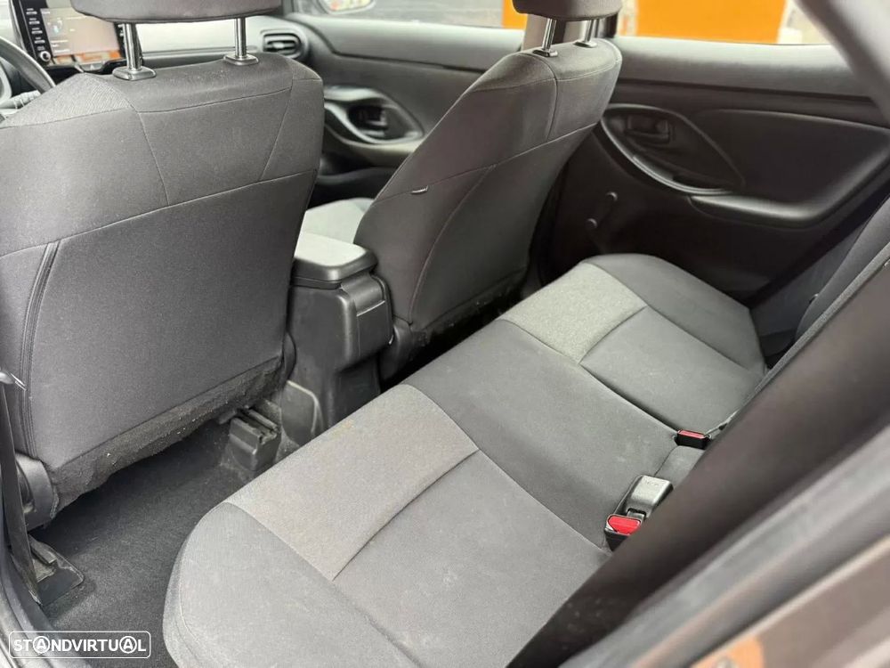 Toyota Yaris Cross 1.5 HDF Comfort - 10