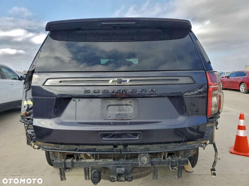 Chevrolet Suburban - 5