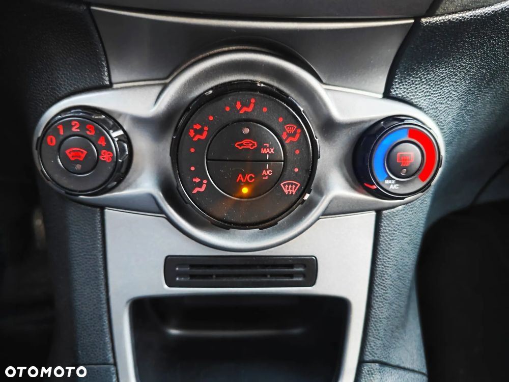 Ford Fiesta 1.4 Champions Edition - 27