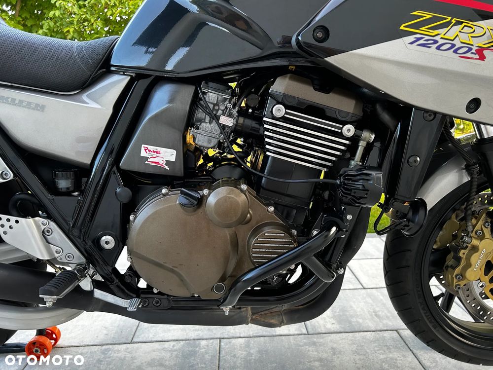 Kawasaki ZRX - 12