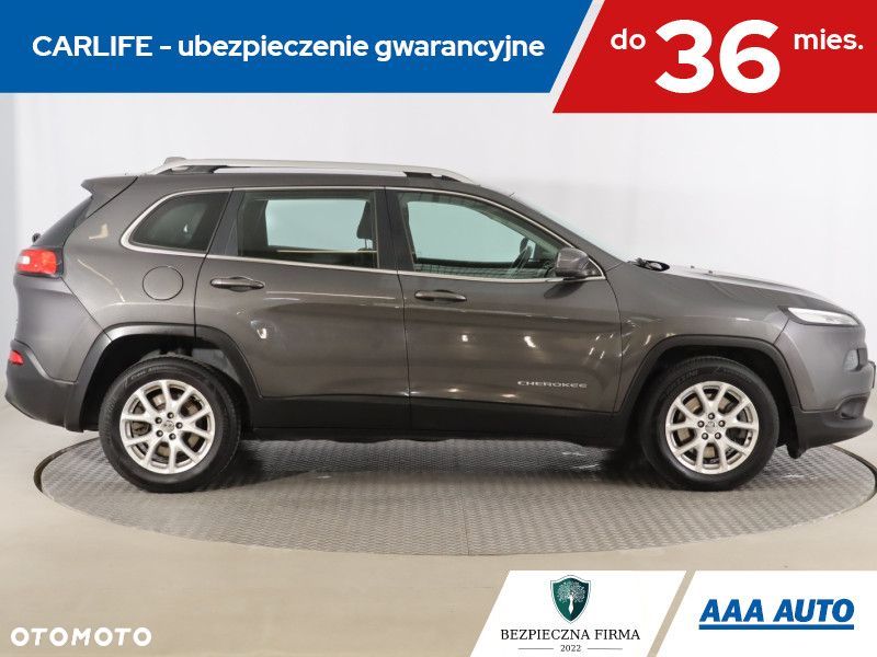 Jeep Cherokee - 8