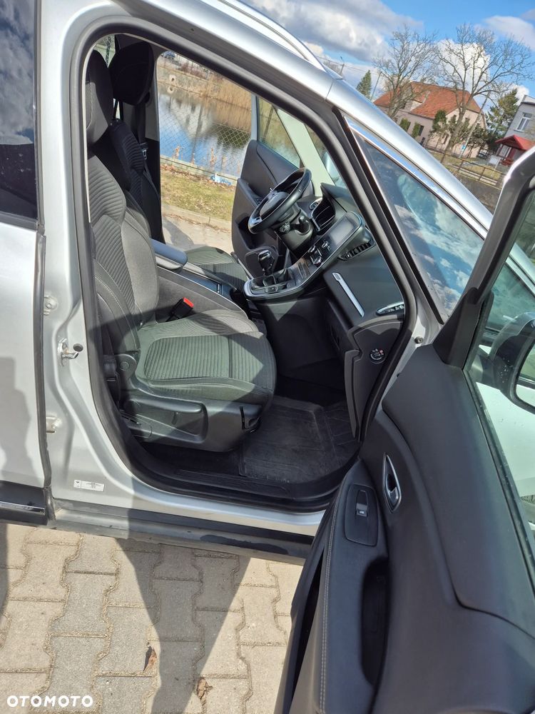 Renault Grand Scenic - 13