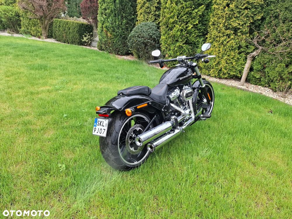 Harley-Davidson Softail Breakout - 3