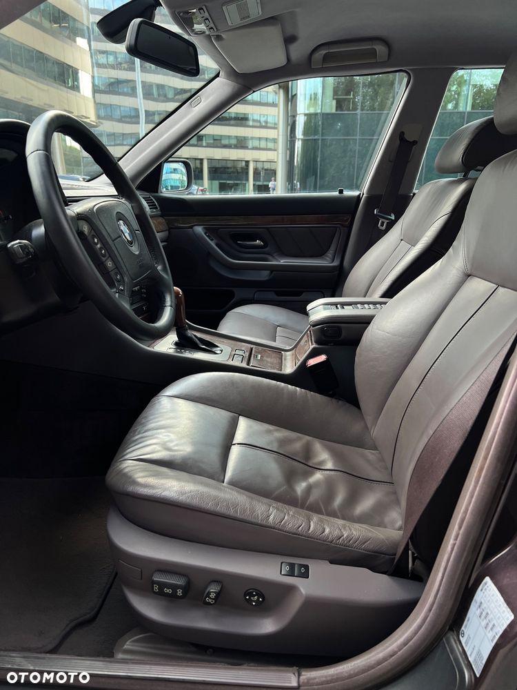 BMW Seria 7 735i - 13
