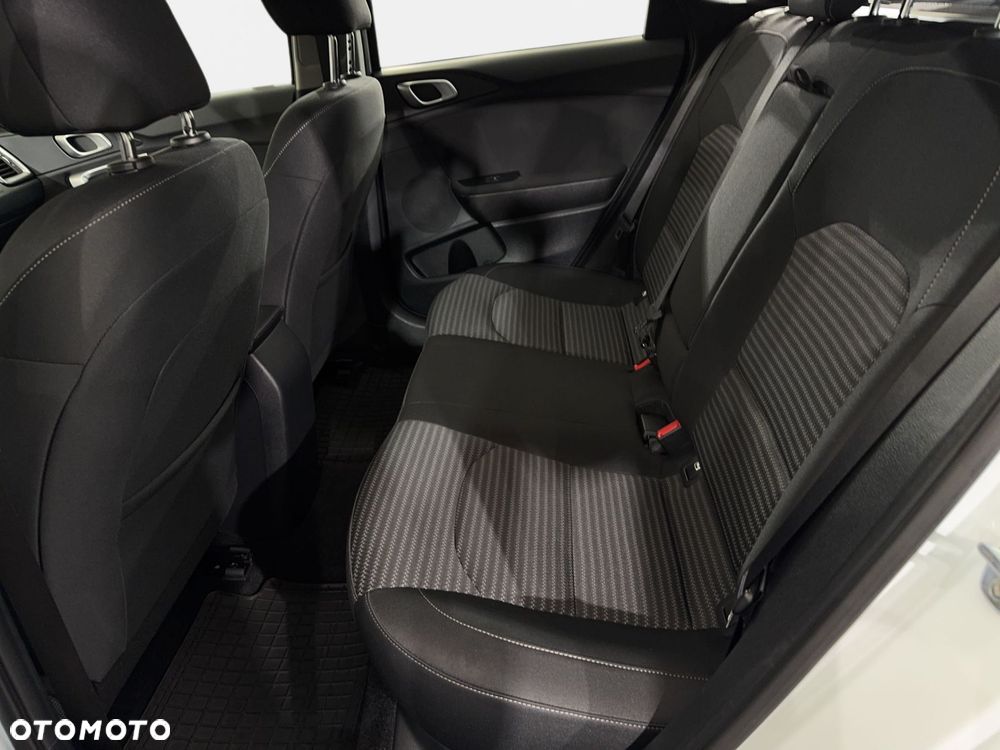 Kia Ceed - 12