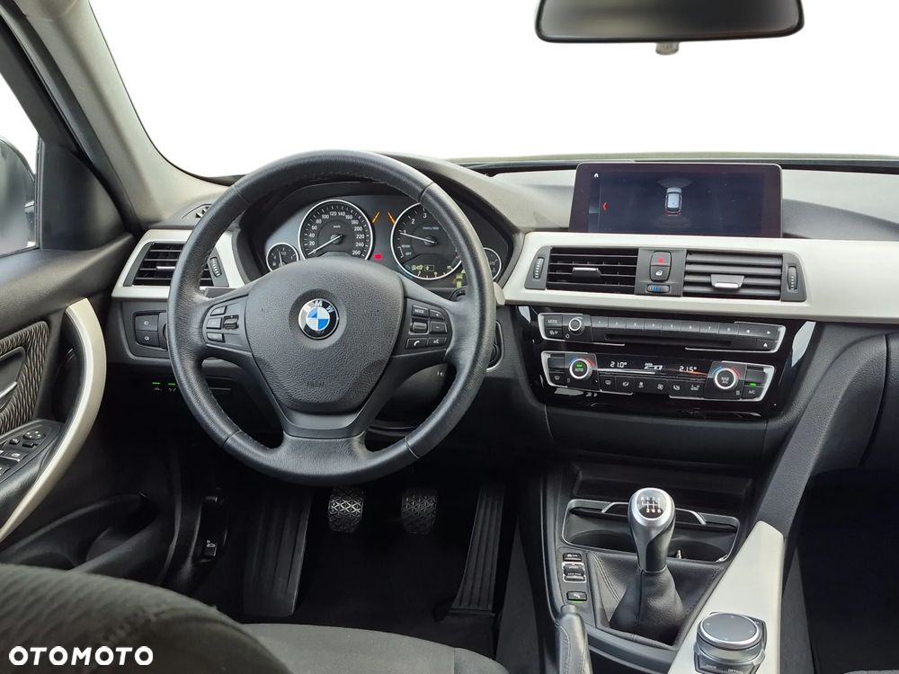 BMW Seria 3 318i Luxury Line - 22