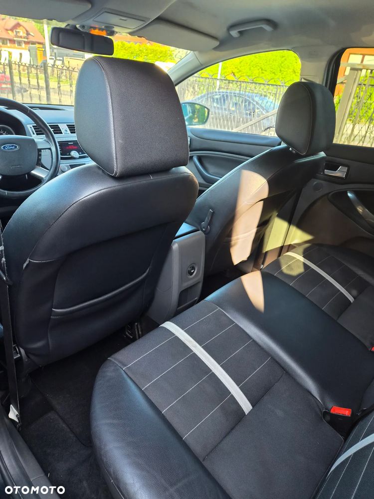 Ford Kuga 2.0 TDCi Titanium - 8
