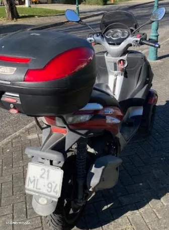 Piaggio MP3 yourban carta de carro 300cc - 4