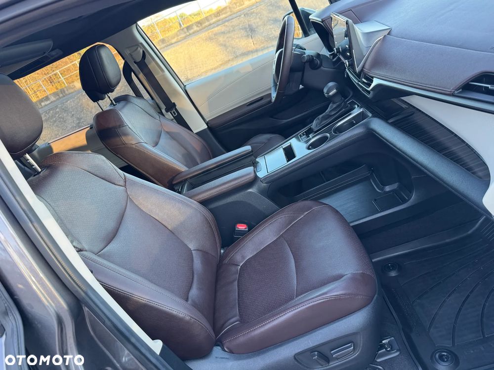 Toyota Sienna - 25