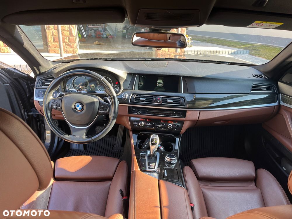 BMW Seria 5 530d xDrive - 32