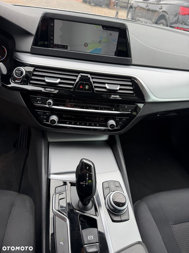 BMW Seria 5 520d Luxury Line - 11