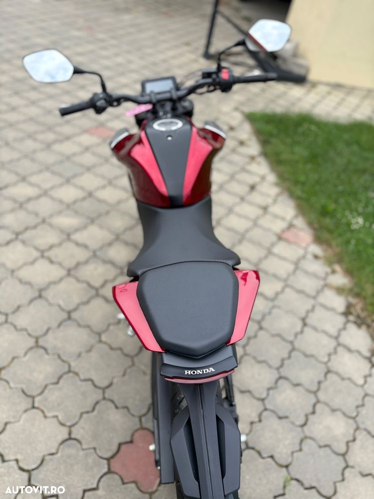 Honda CB 125R - 13