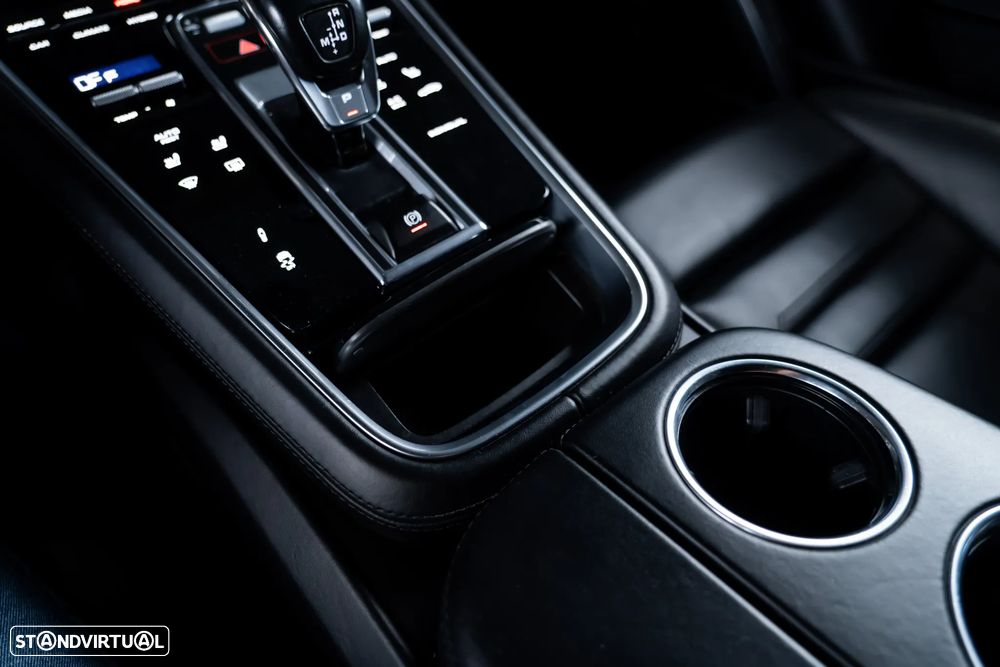Porsche Panamera Sport Turismo - 25