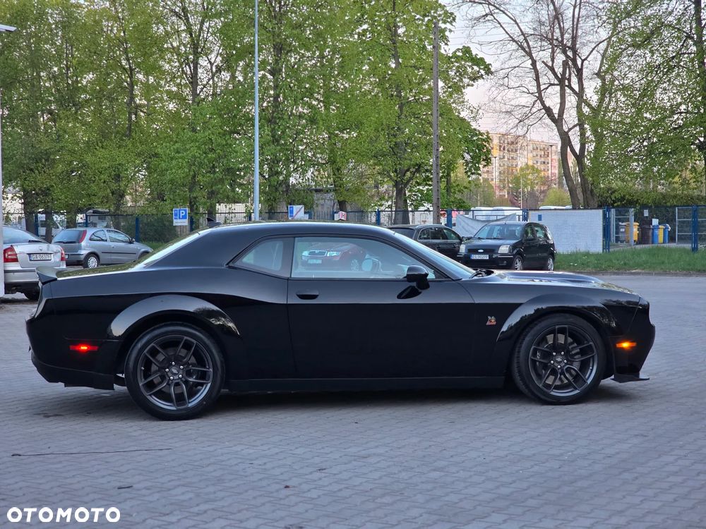 Dodge Challenger - 8