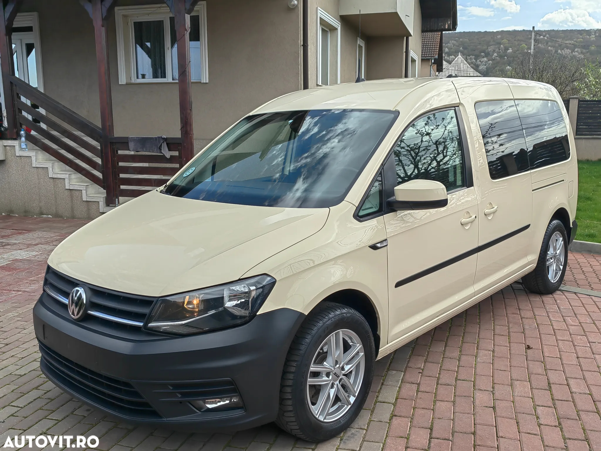 Volkswagen Caddy 2.0 TDI (7-Si.) DSG Maxi Family - 2