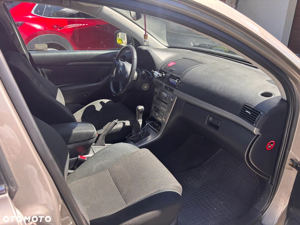 Toyota Avensis 2.0 VVT-i Sol - 4