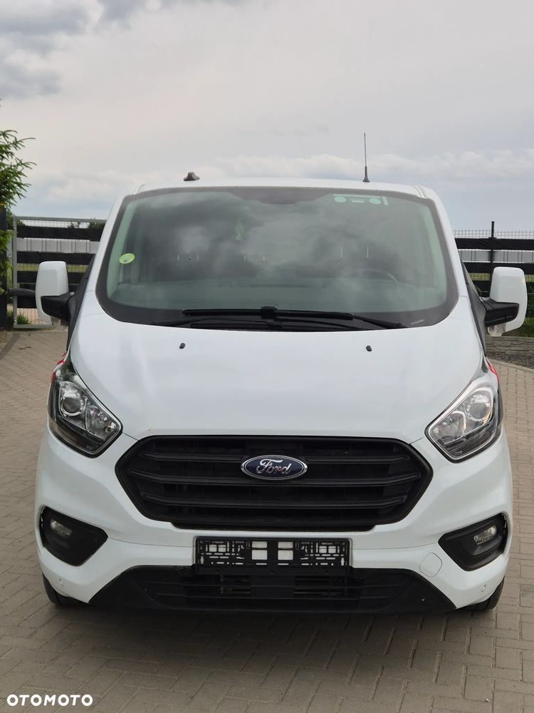 Ford CUSTOM - 1